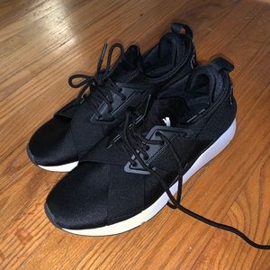 Black puma sneakers